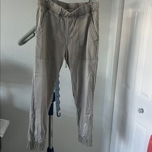 Cloth & Stone Charcoal Jogger Pants
Like New, no original tags
Anthropologie